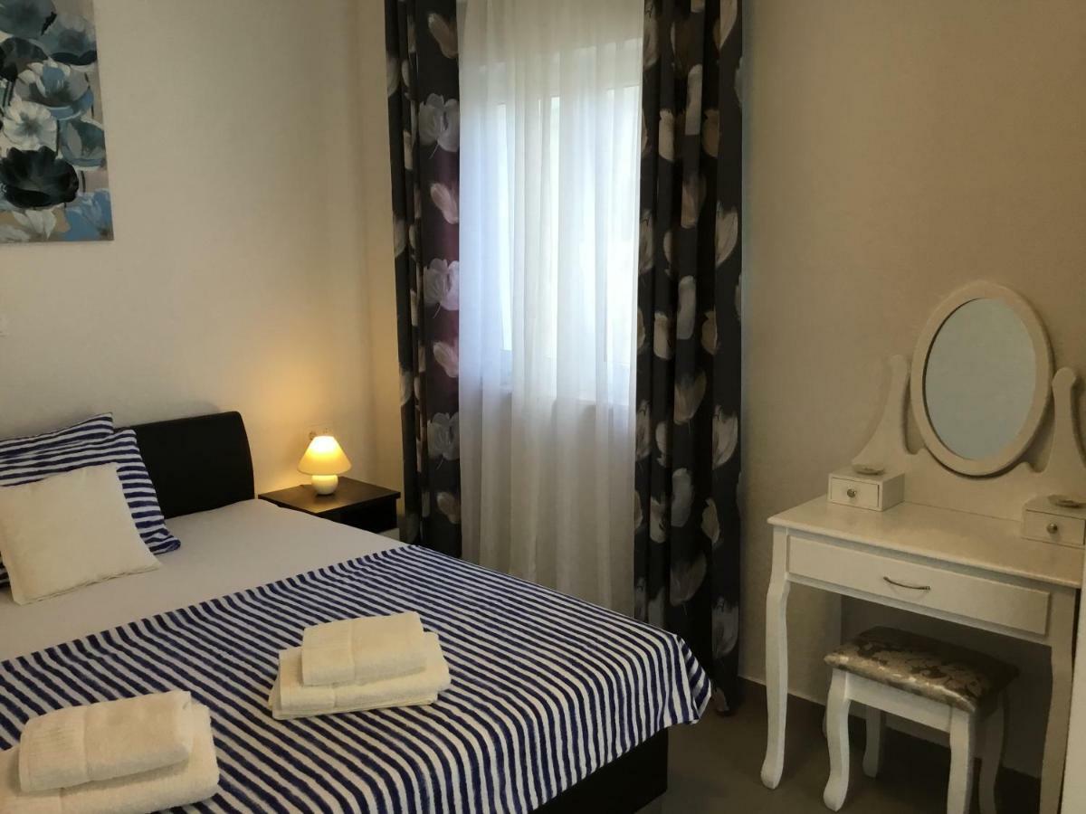 Apartments Villa Sophia Trogir Bagian luar foto