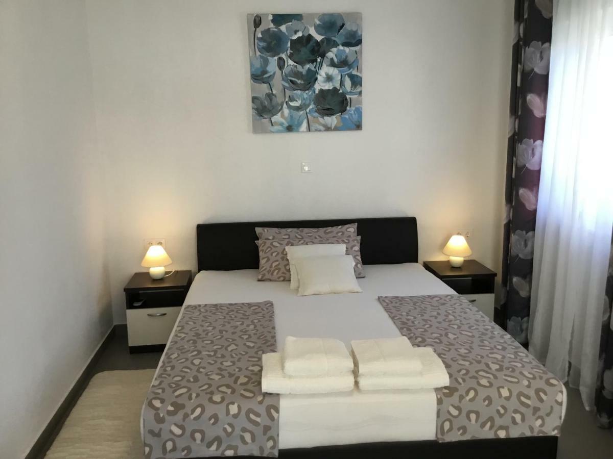 Apartments Villa Sophia Trogir Bagian luar foto